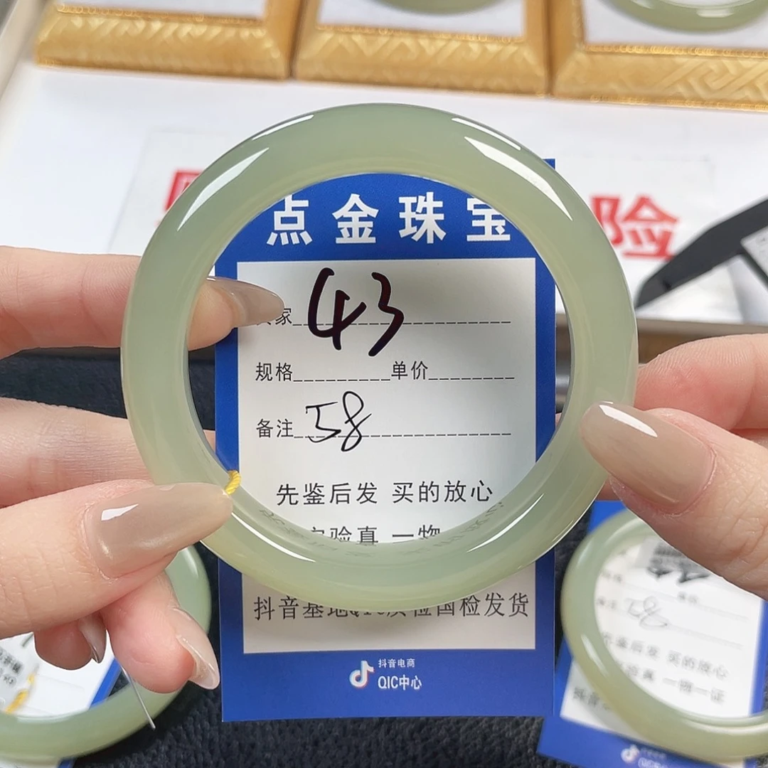 木***3和田玉未镶嵌手镯