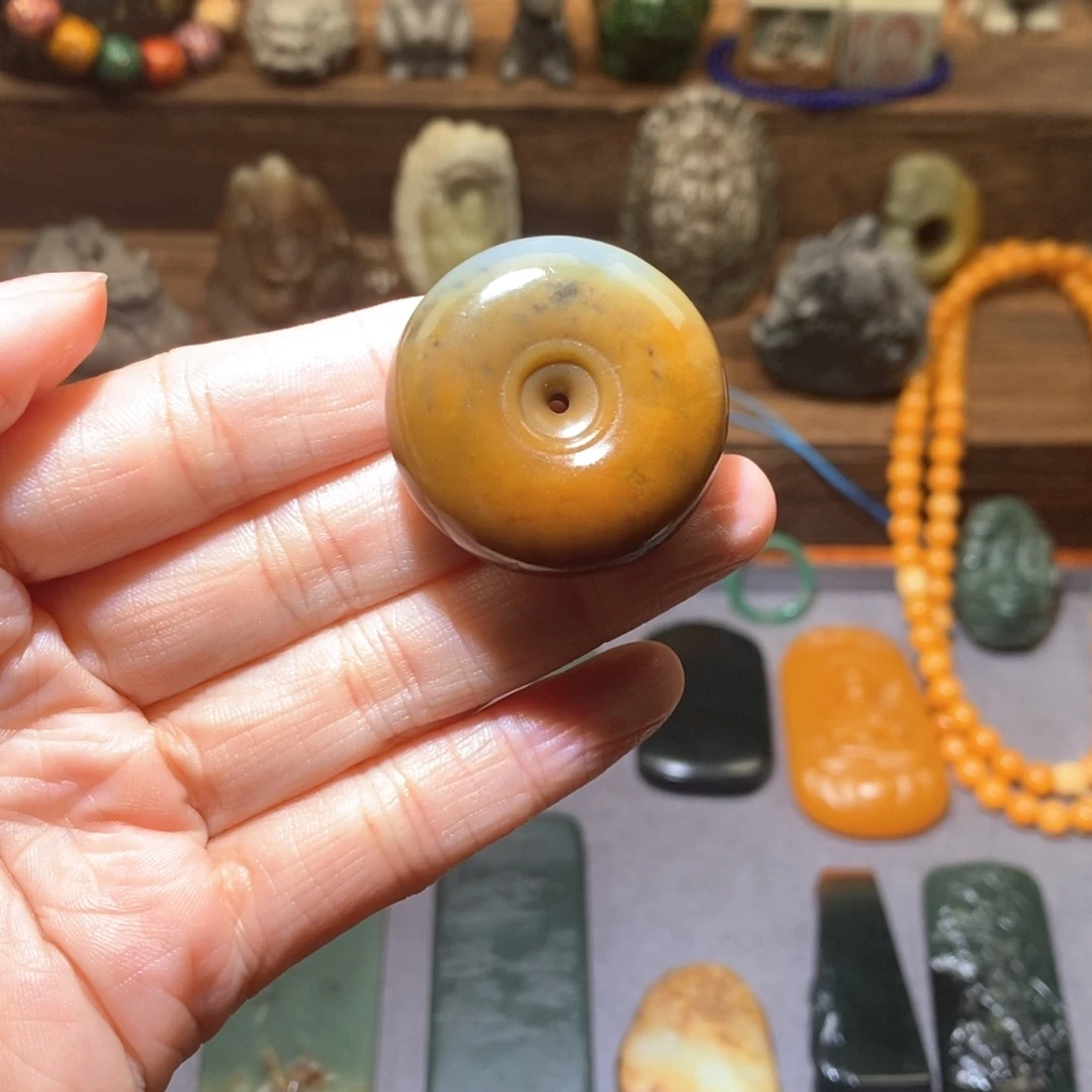 小***北和田玉未镶嵌颈饰