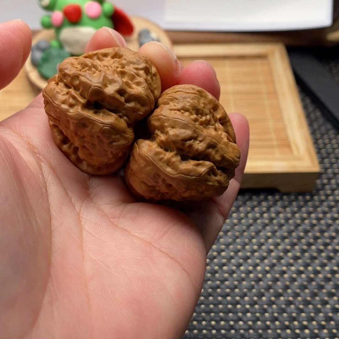 文玩核桃把件三角蛙边39