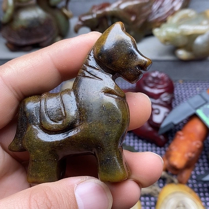 未镶嵌蛇纹石玉颈饰
