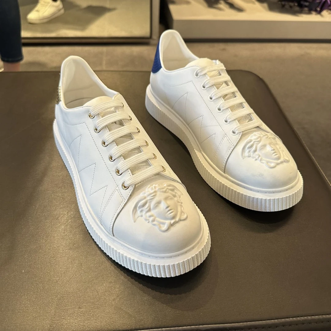 全新未使用 VERSACE/范思哲 美杜莎浮雕时尚百搭板鞋休闲鞋小白鞋