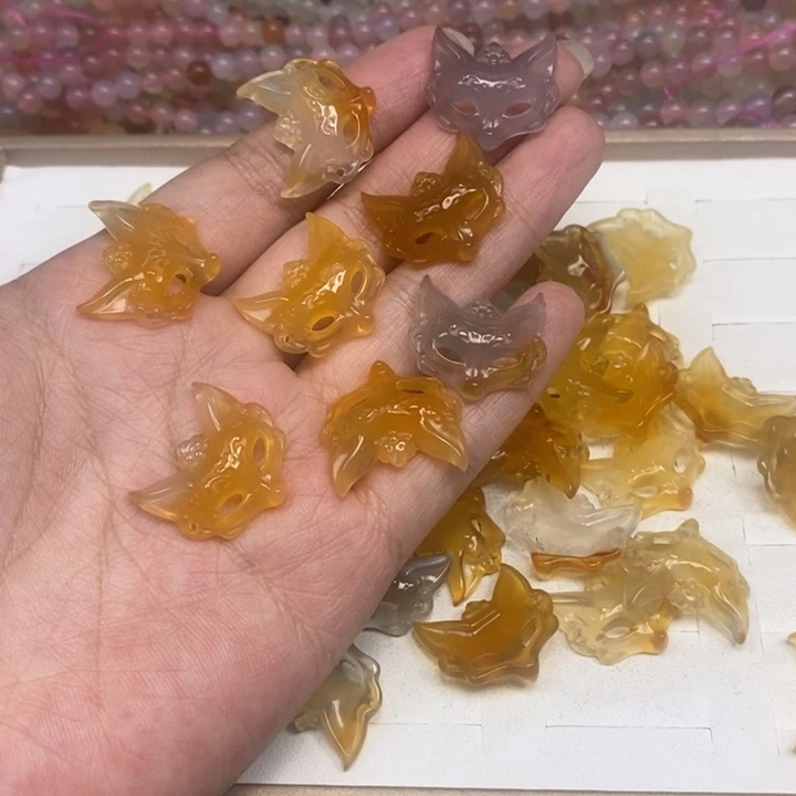 玛瑙/玉髓未镶嵌颈饰金色狐狸面具1个