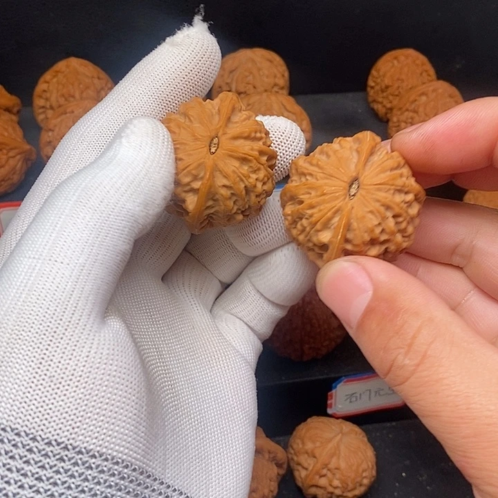 南***风吊坠文玩核桃金牛