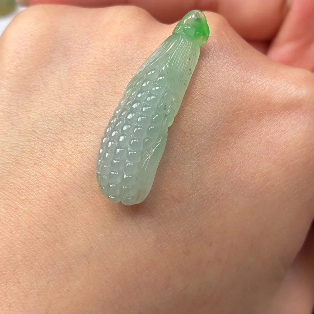 定制翡翠未镶嵌玉米