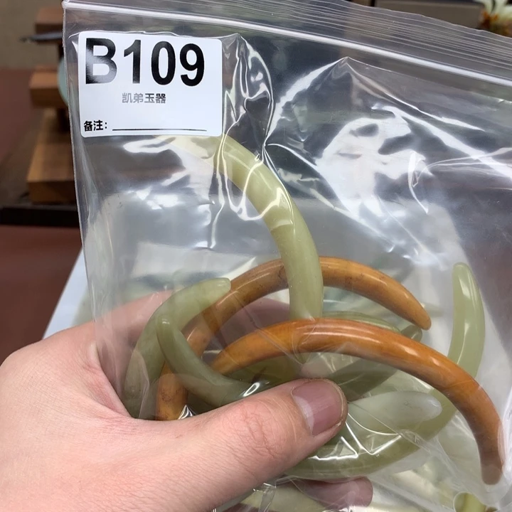 蛇纹石玉发饰未镶嵌月***姐