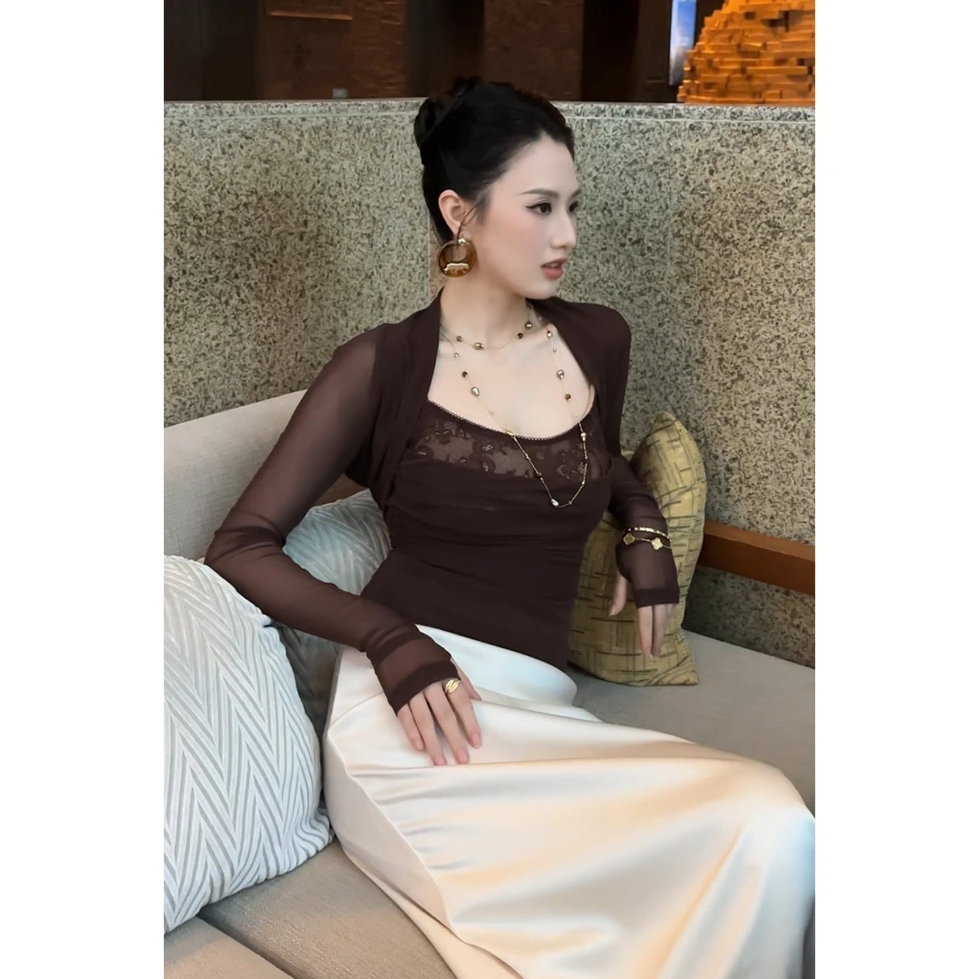 利祯【焦糖琥珀】性感风常规款气质T恤拼接方领设计感修身型LZ2651