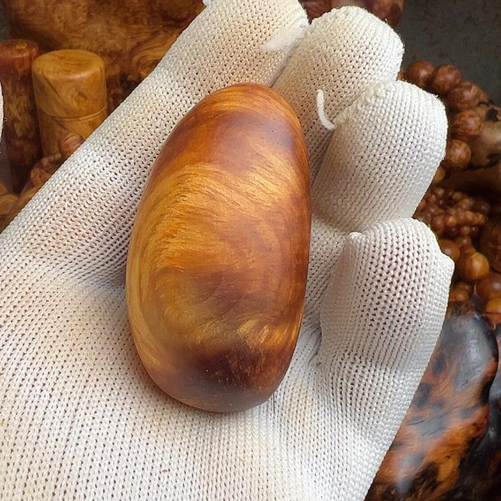 松木长白山琥珀木手把件