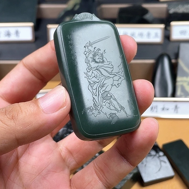 米***人颈饰未镶嵌和田玉