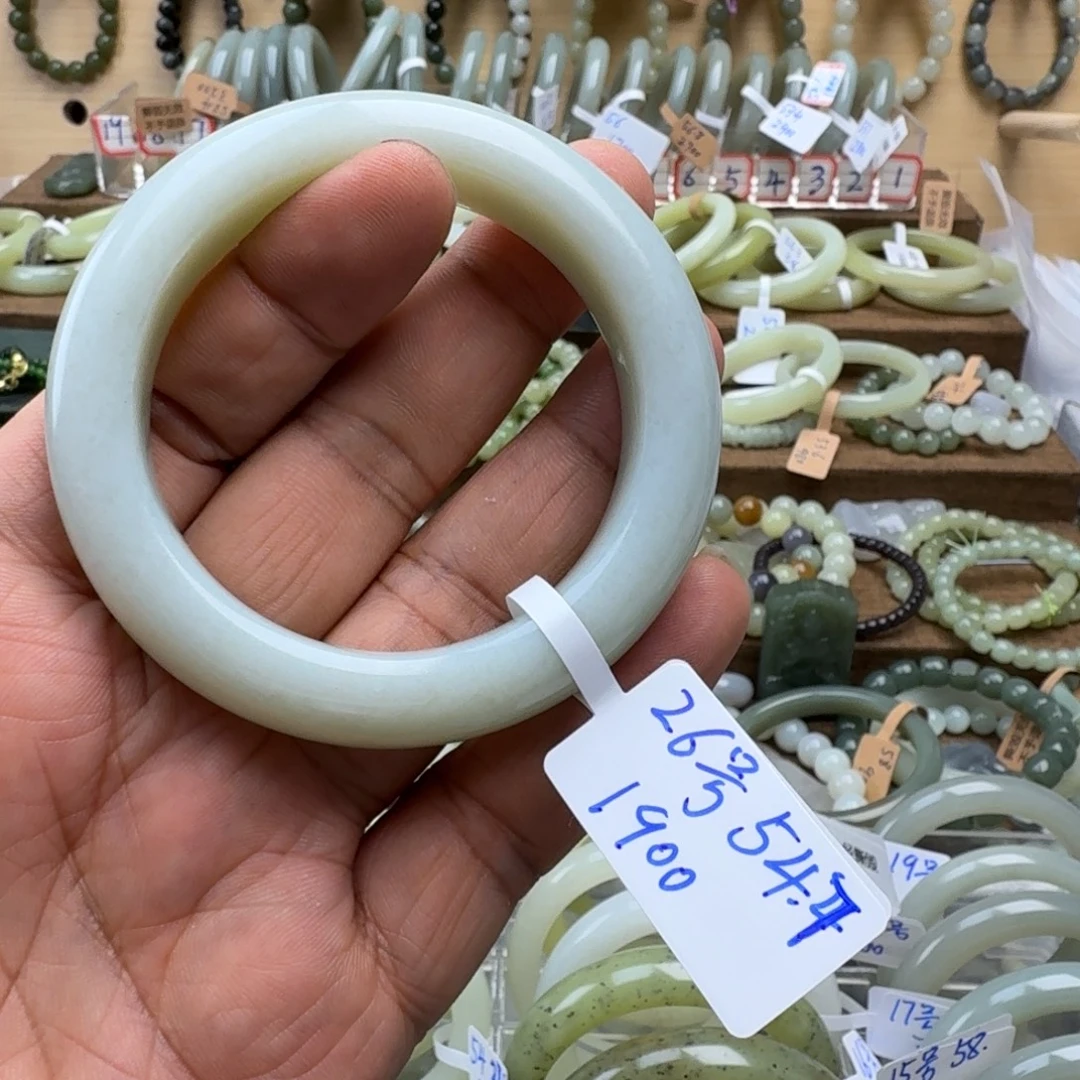 和田玉未镶嵌手镯