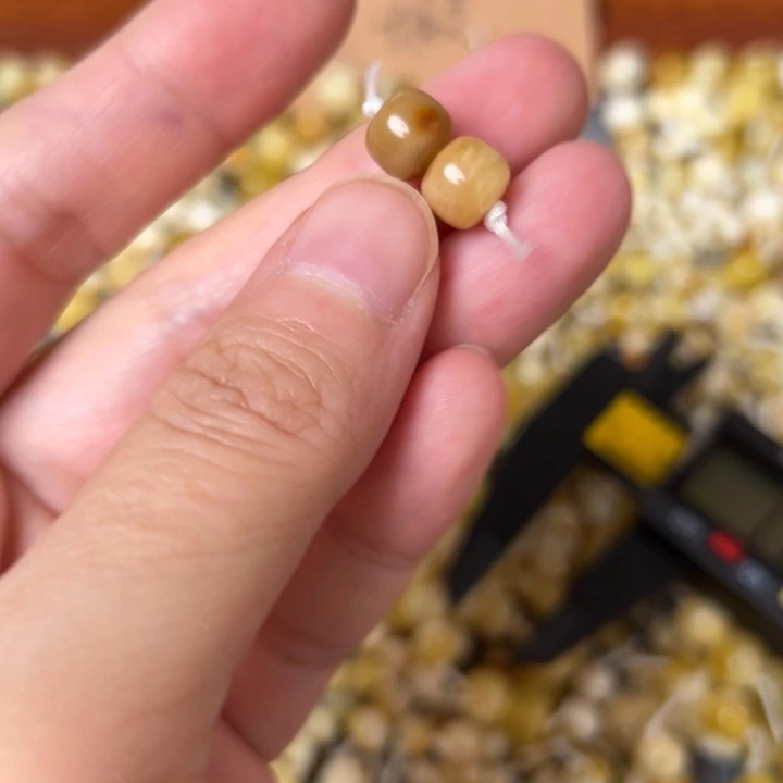 蜜蜡未镶嵌裸石8mm一对