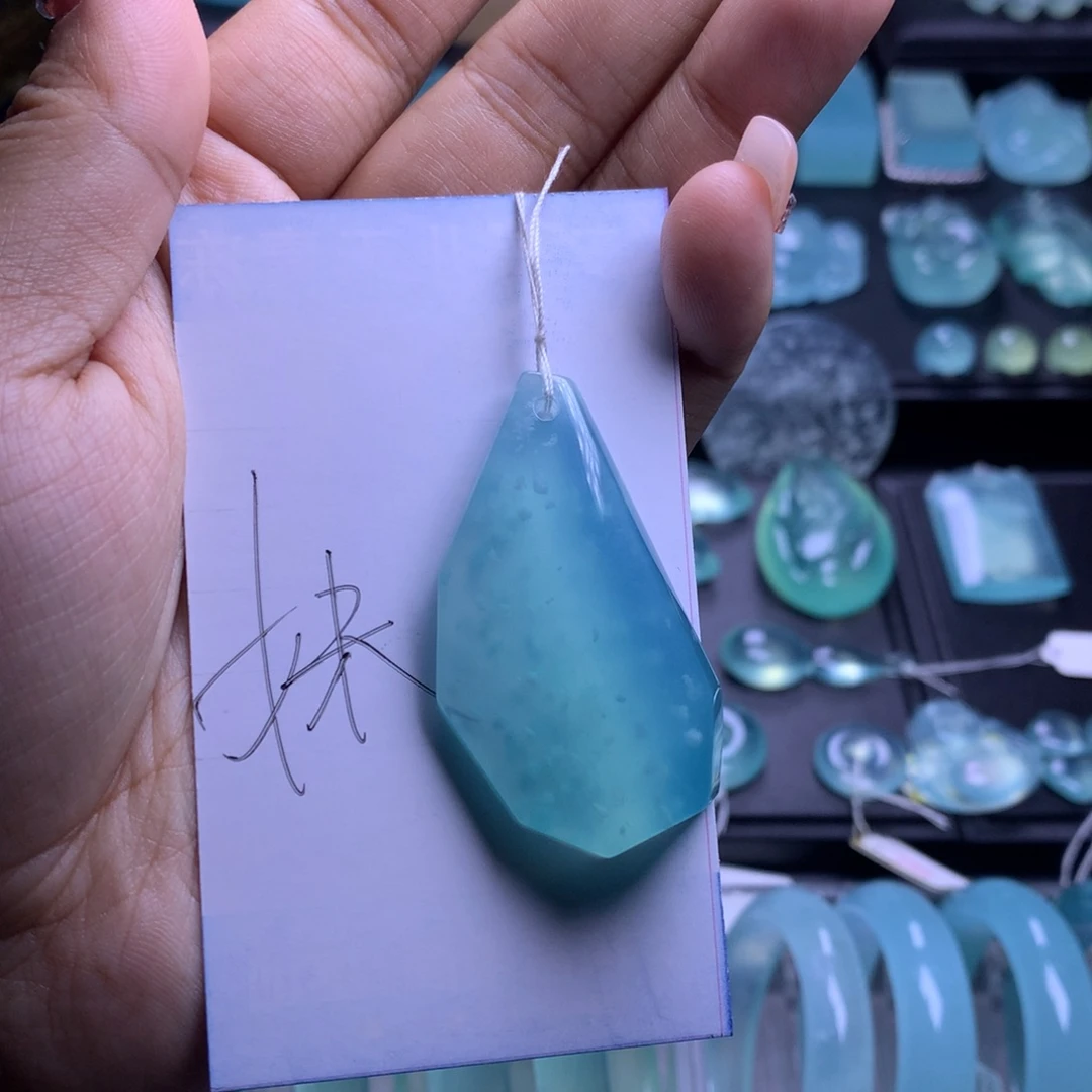 蛇纹石玉吊坠未镶嵌自**行