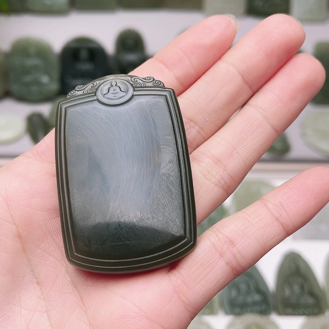 大***哥和田玉未镶嵌颈饰