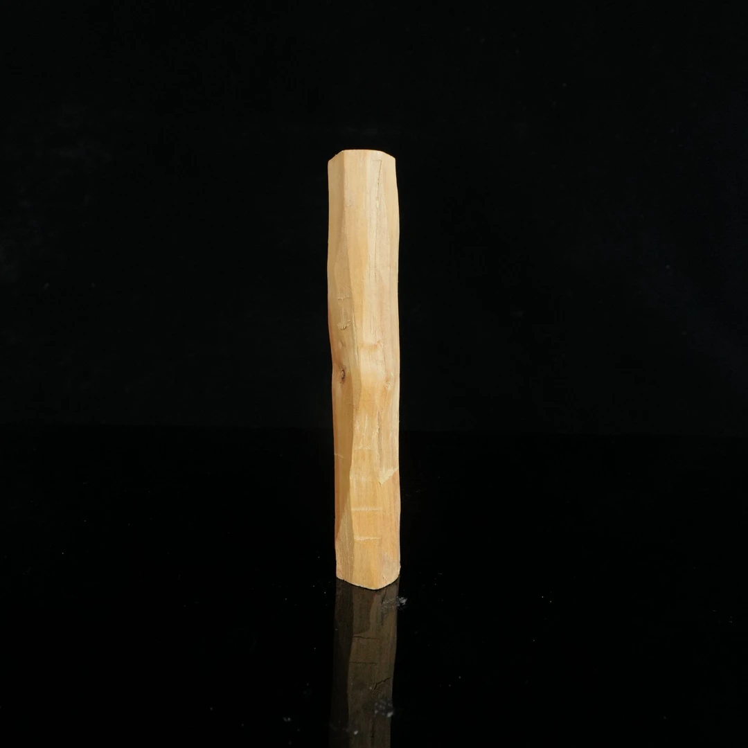 B3863 台湾回流老料老山檀香原料 2.1x1.91x11.9cm 29.37g