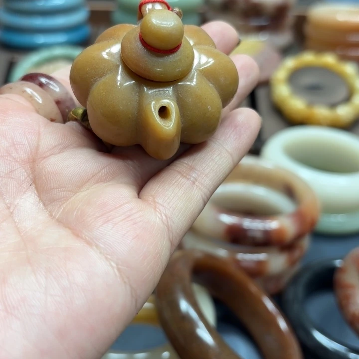 石英岩玉合金颈饰