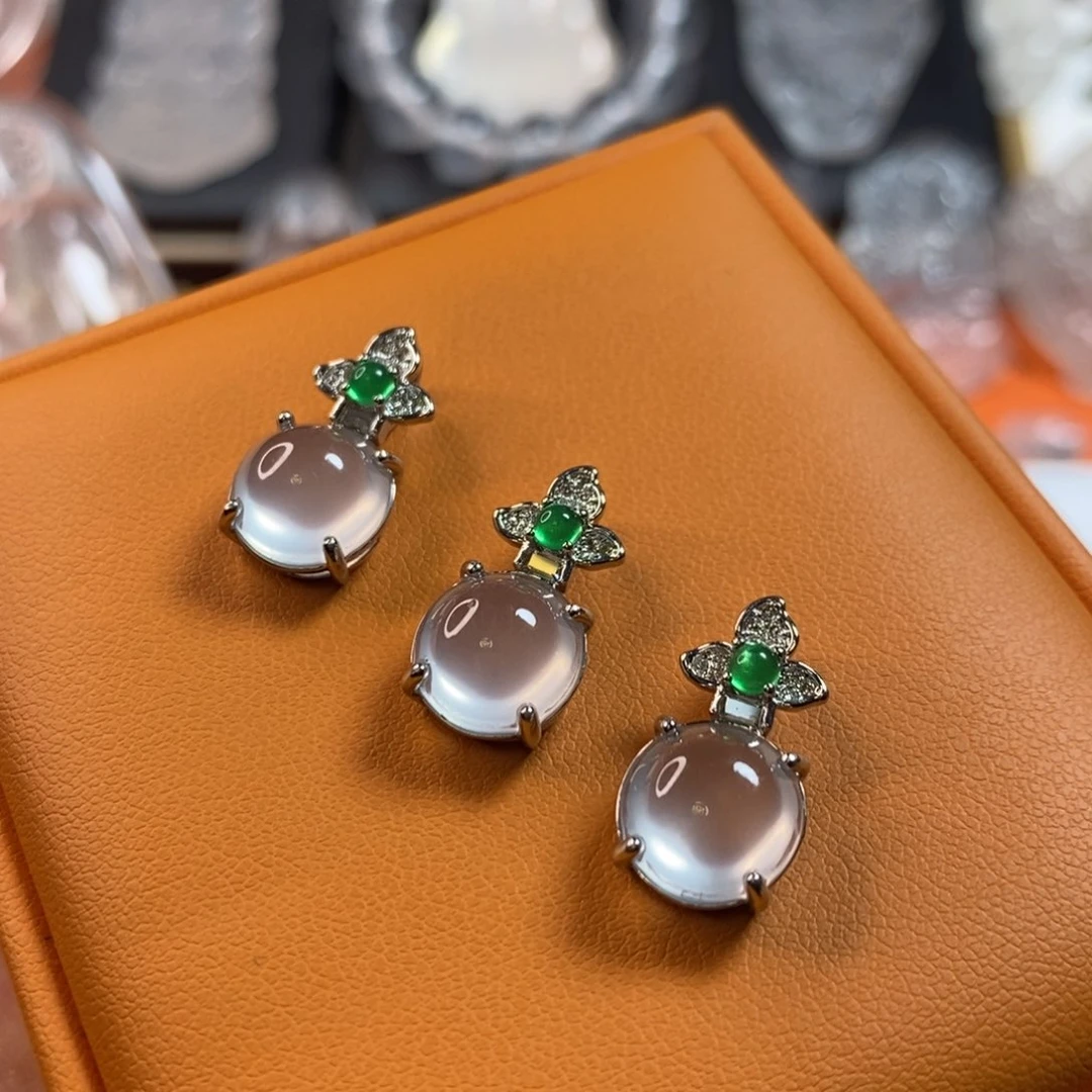 石英质玉合金颈饰