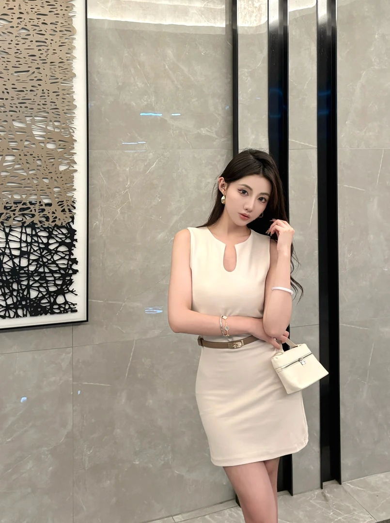 【黛克拉之吻】短款-古早极简深v无袖背心裙包臀气质紧身收腰连衣裙