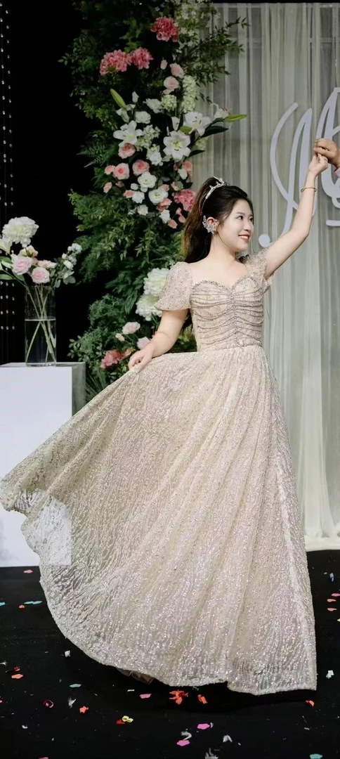 2025春季款高端重手工公主袖晚礼服