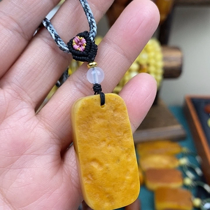 蜜蜡未镶嵌颈饰吊坠