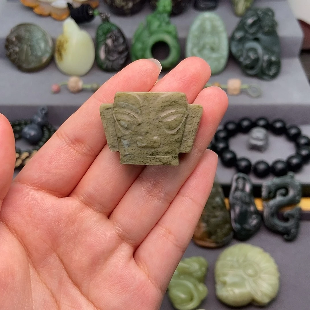 和田玉未镶嵌颈饰高*哥