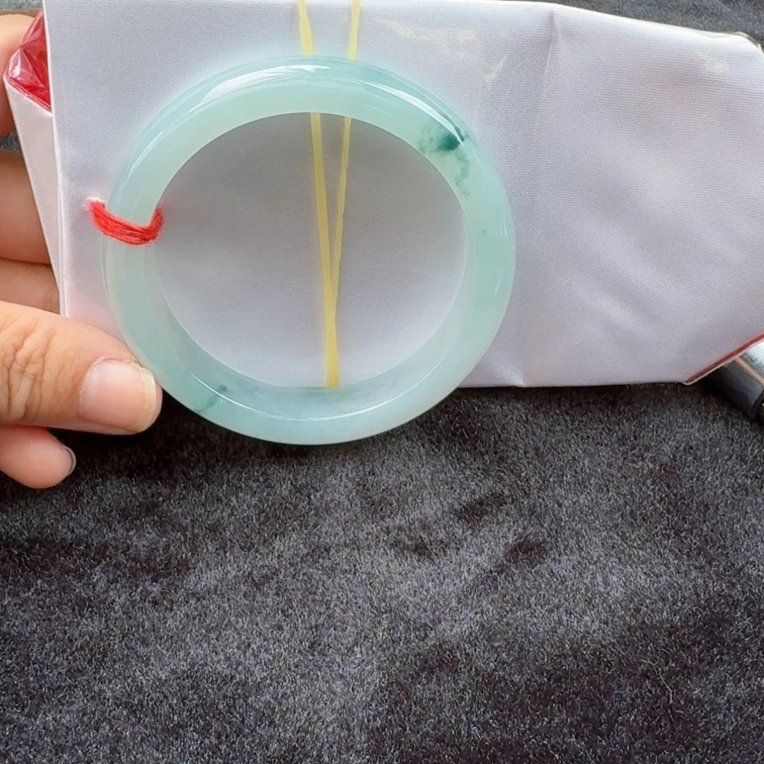 夏****翡翠未镶嵌手镯手镯