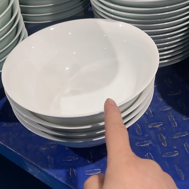 淡***爷瓷片云白8.25英寸汤碗一个，包邮，带标