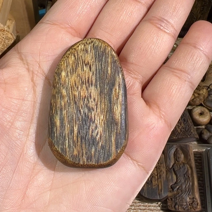 沉香碎屑沉香棋楠沉香乌身牌7.4克