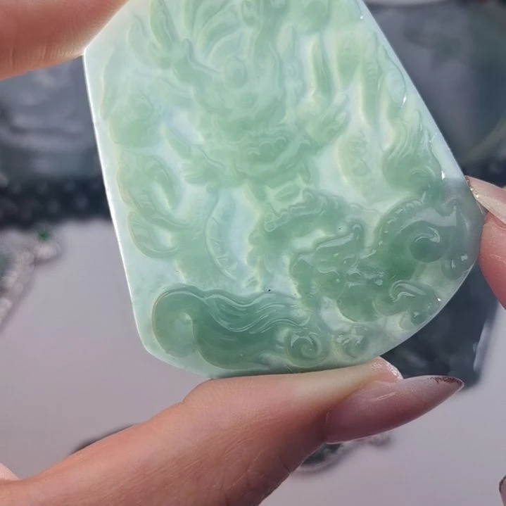 翡翠颈饰未镶嵌天然的A货翡翠多样性发货