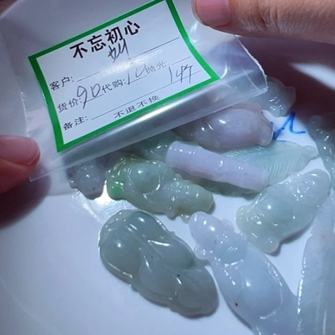 刘***全翡翠未镶嵌颈饰缅甸