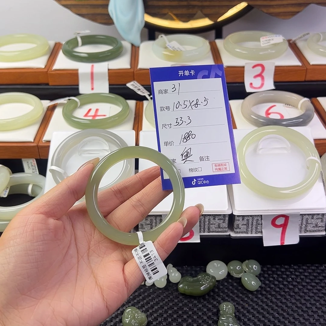 和田玉手镯未镶嵌奥**_