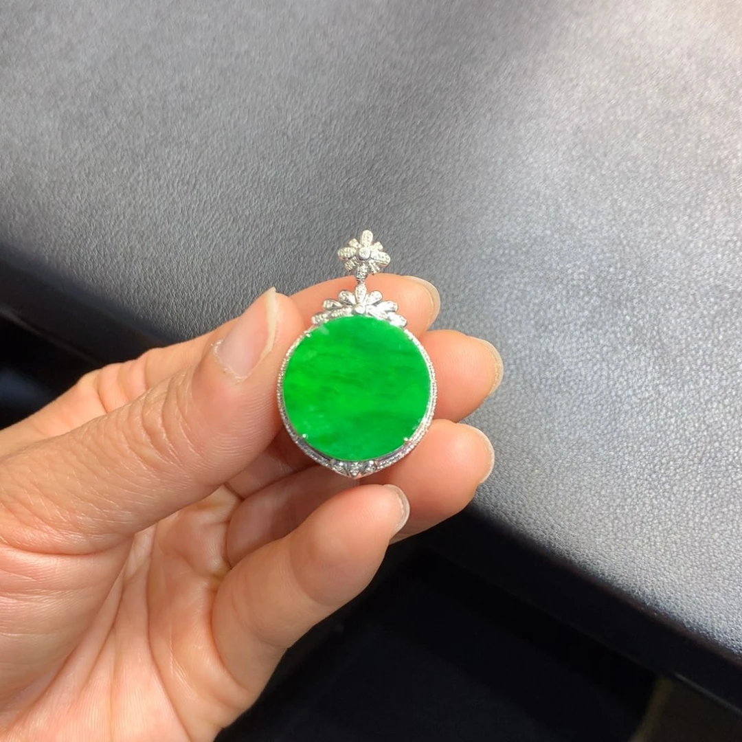 翡翠吊坠(不含链)18K金镶嵌