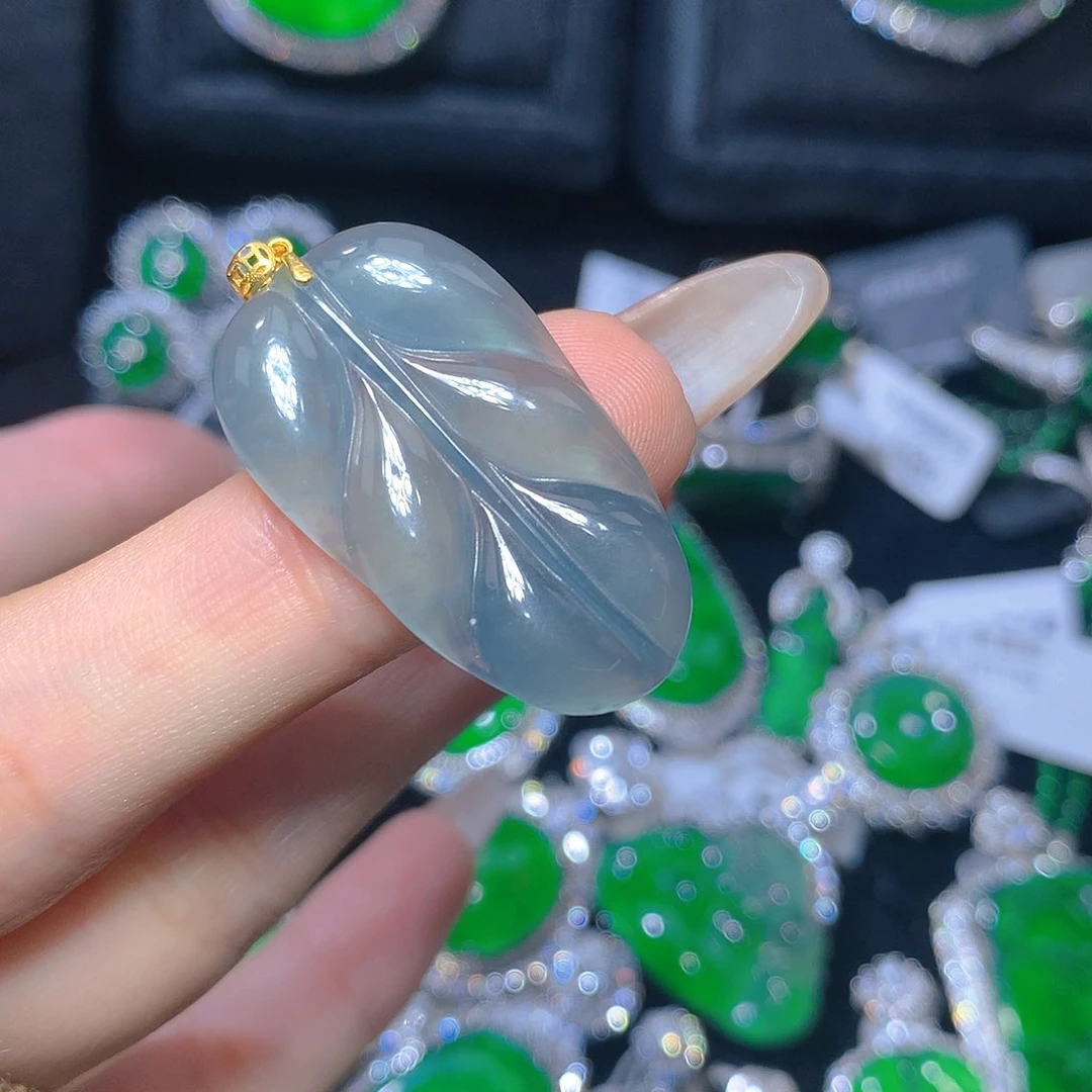 翡翠颈饰18K金镶嵌翡翠