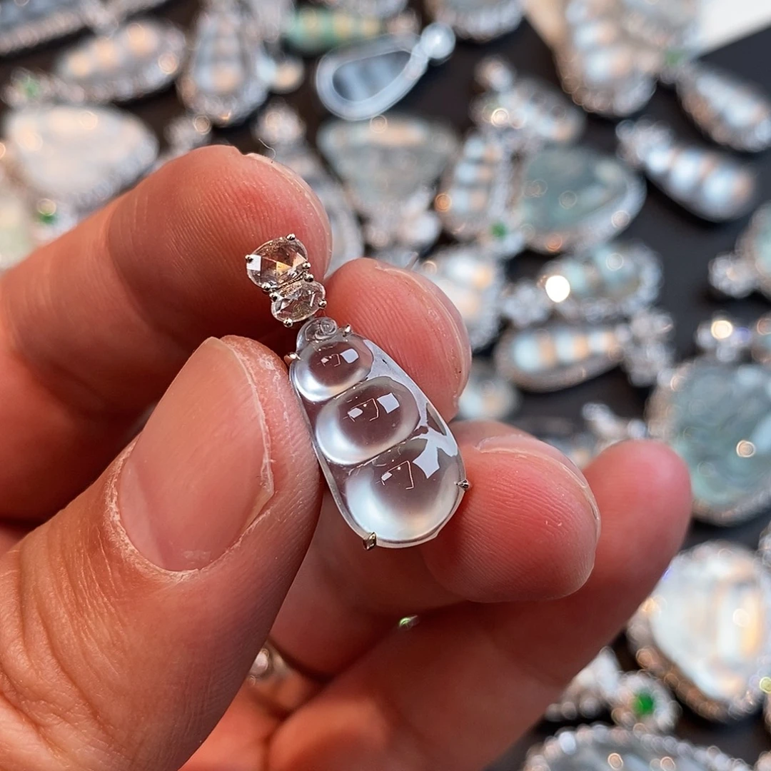 米****翡翠18K金镶嵌颈饰