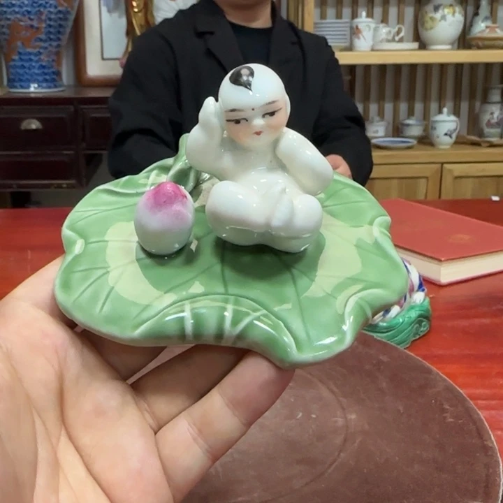 天***虹景德镇陶瓷人物雕塑