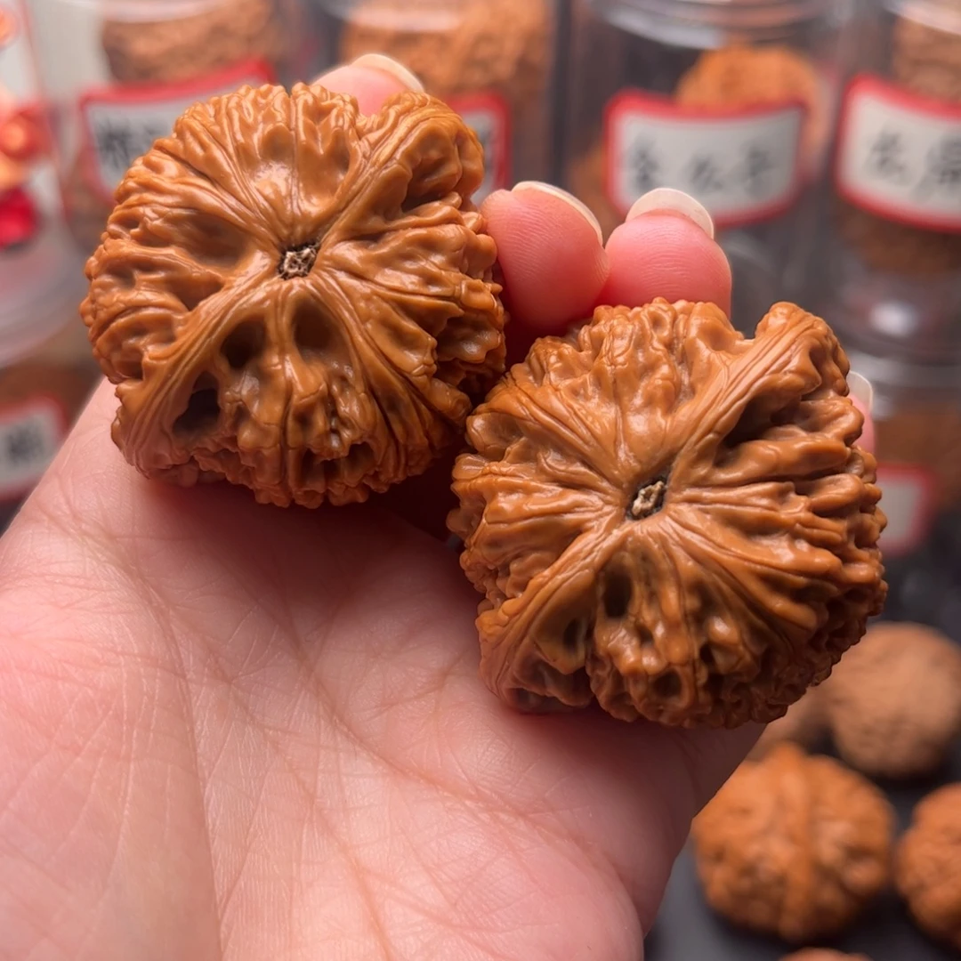 马***肉文玩核桃把件45.5水龙纹