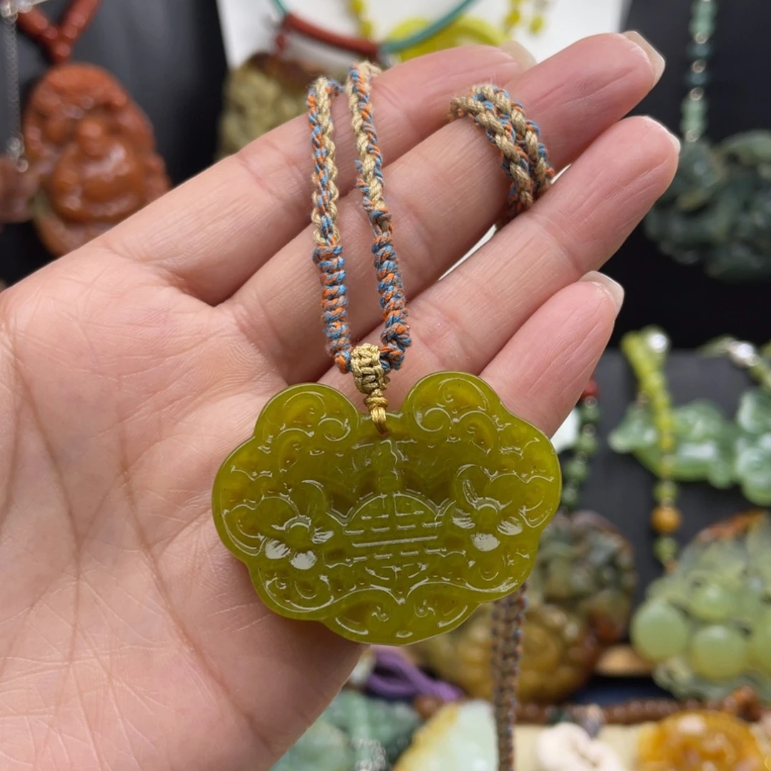 蛇纹石玉未镶嵌颈饰