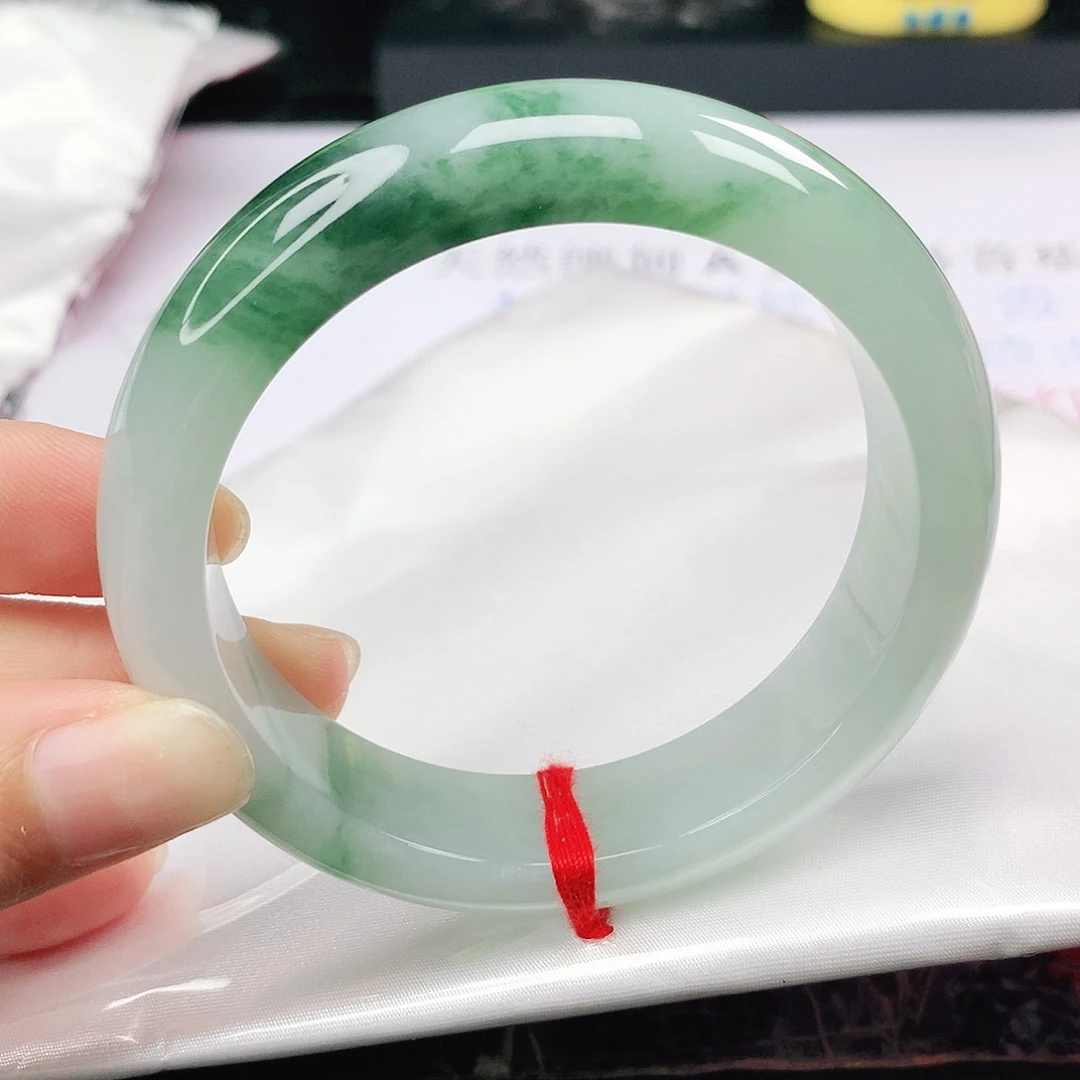 翡翠未镶嵌手镯正
