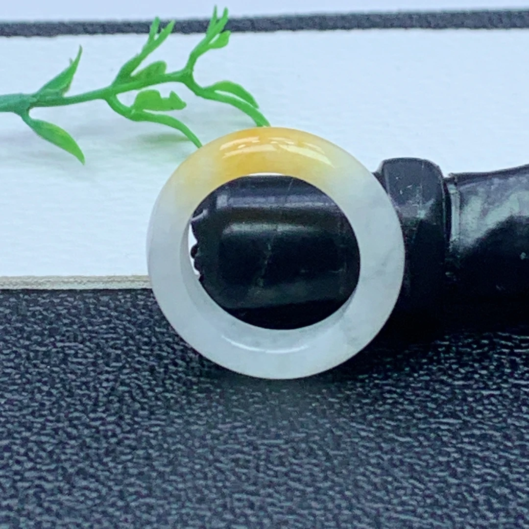 缅甸天然A货翡翠  飘黄翡素面戒指 内径 16mm 编号816