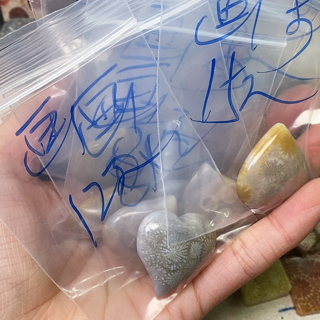 硅化玉颈饰合金画*生
