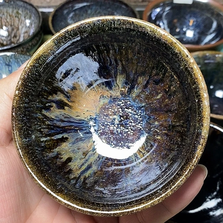 茶盏9.6粘足 底足有微微凹陷快快乐乐咯