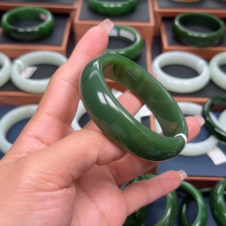 未镶嵌手镯和田玉（碧玉）
