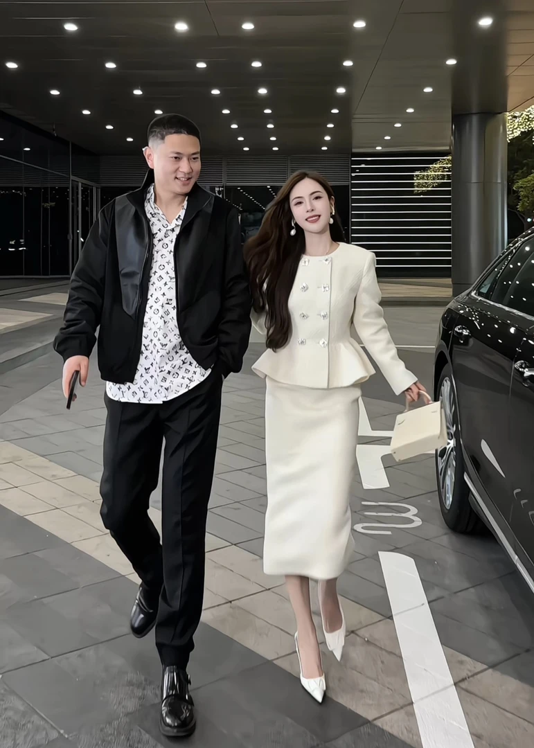 【冬装新款】DO664潮流时尚气质小香裙摆上衣+包臀半身裙套装