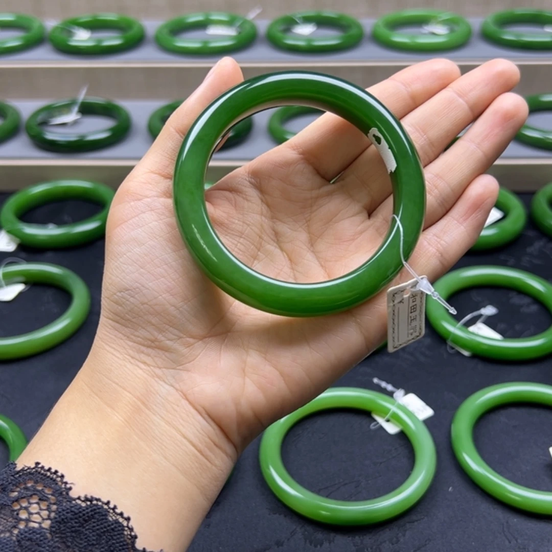 和田玉未镶嵌手镯