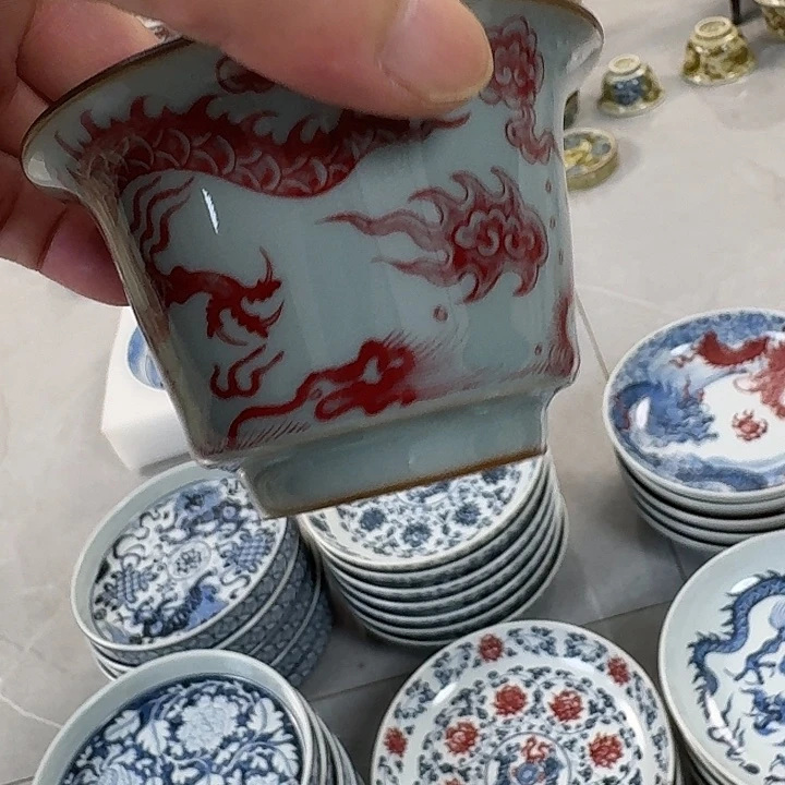 瓷片釉里红铠甲龙二才马蹄盖碗
