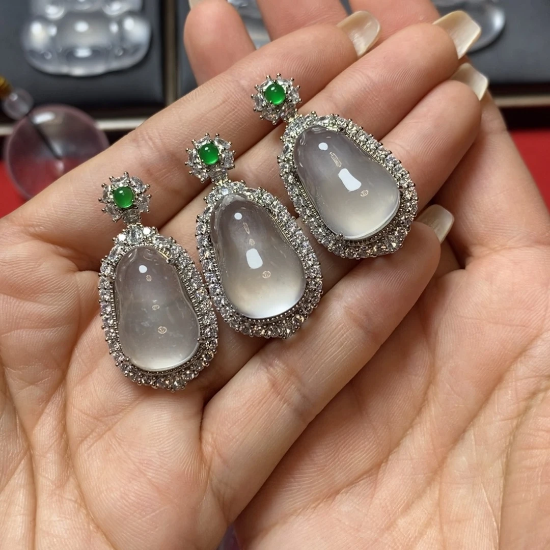 石英质玉合金吊坠随机发一