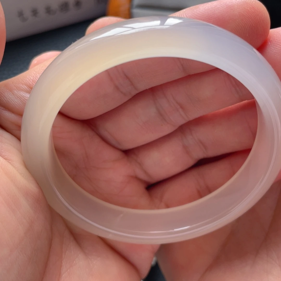 水*** 玛瑙/玉髓未镶嵌手镯