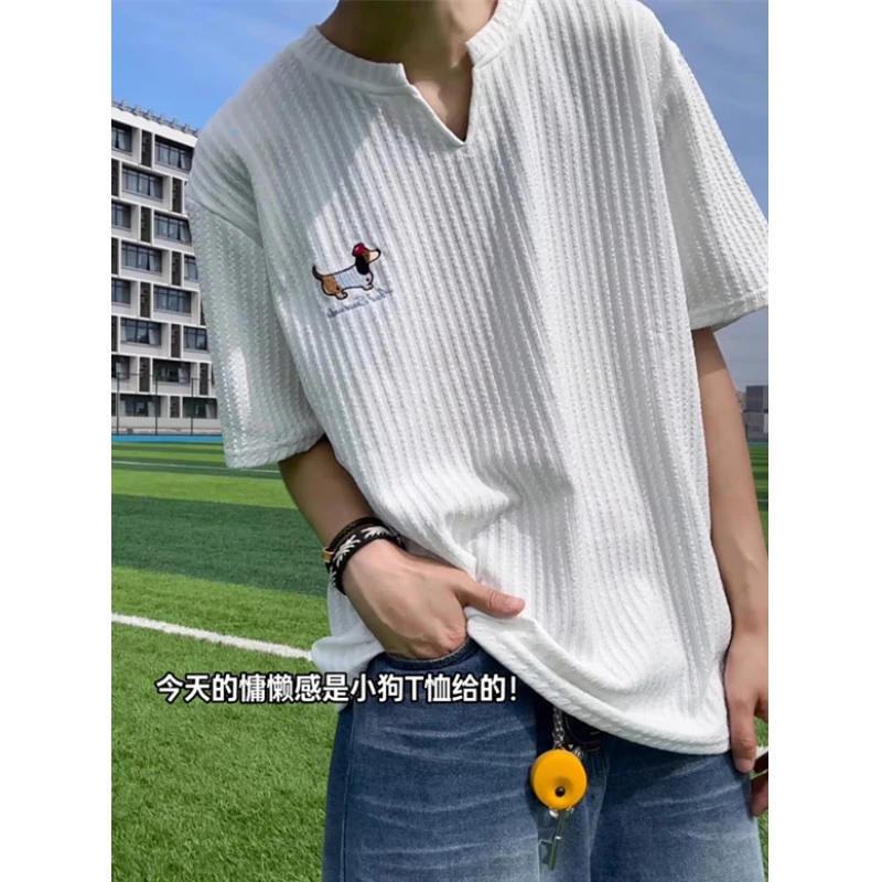 韩版腊肠犬印花刺绣短袖T恤男V领透气休闲潮牌设计感上衣肌理感