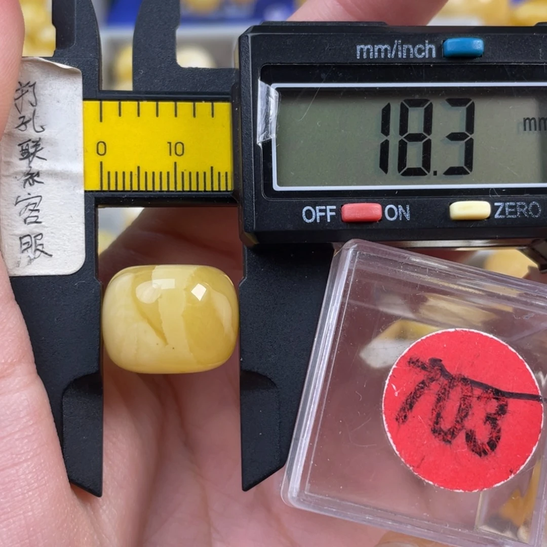 蜜蜡未镶嵌珠宝奇石瑕疵