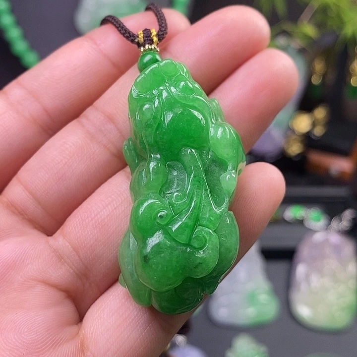 翡翠未镶嵌吊坠(赠链)