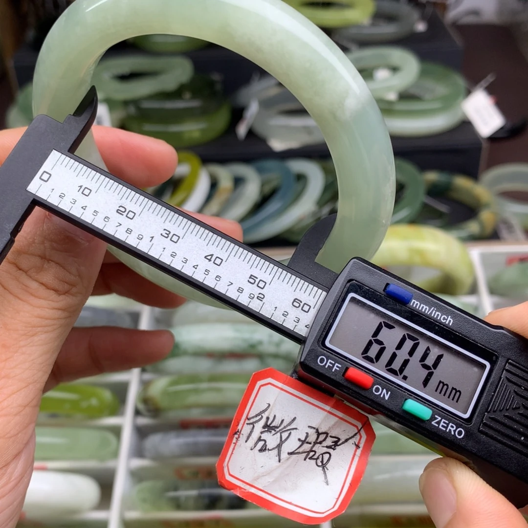 蛇纹石玉未镶嵌手镯519