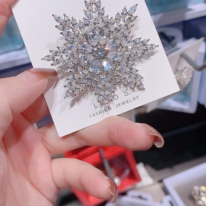 锆石铜合金雪花胸针